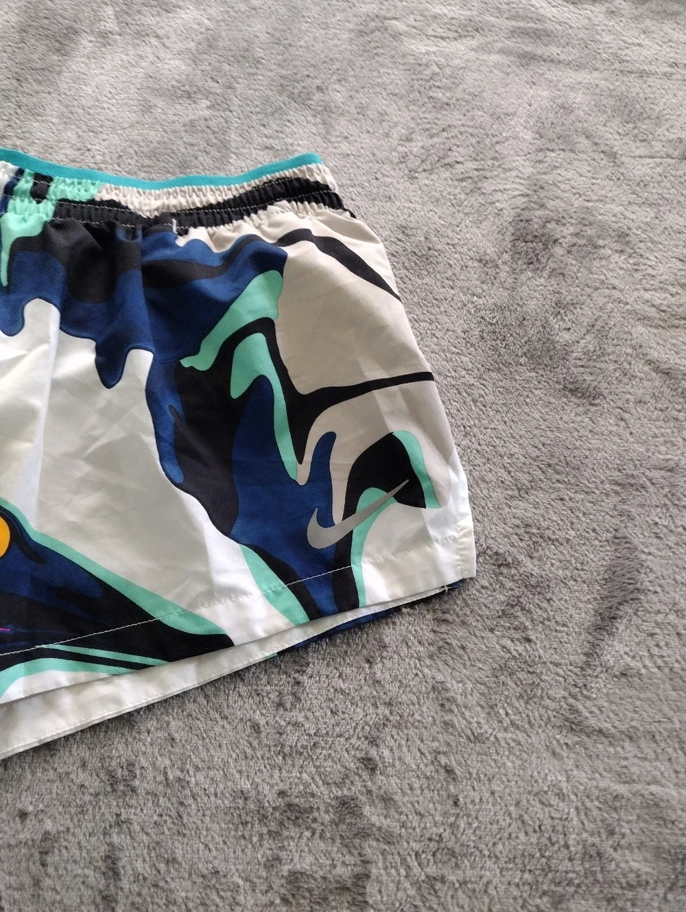 Nike Running Shorts Womens Medium Elevate Color Print Lined Workout Gym Athletic